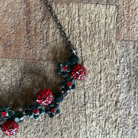 Victoria Trading Company costume jewelry, red - Picture 4 of 8